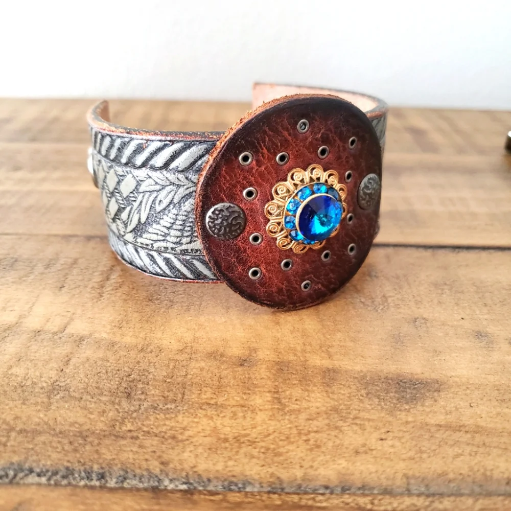Bracelet - leather cuff - Picture 1 of 13